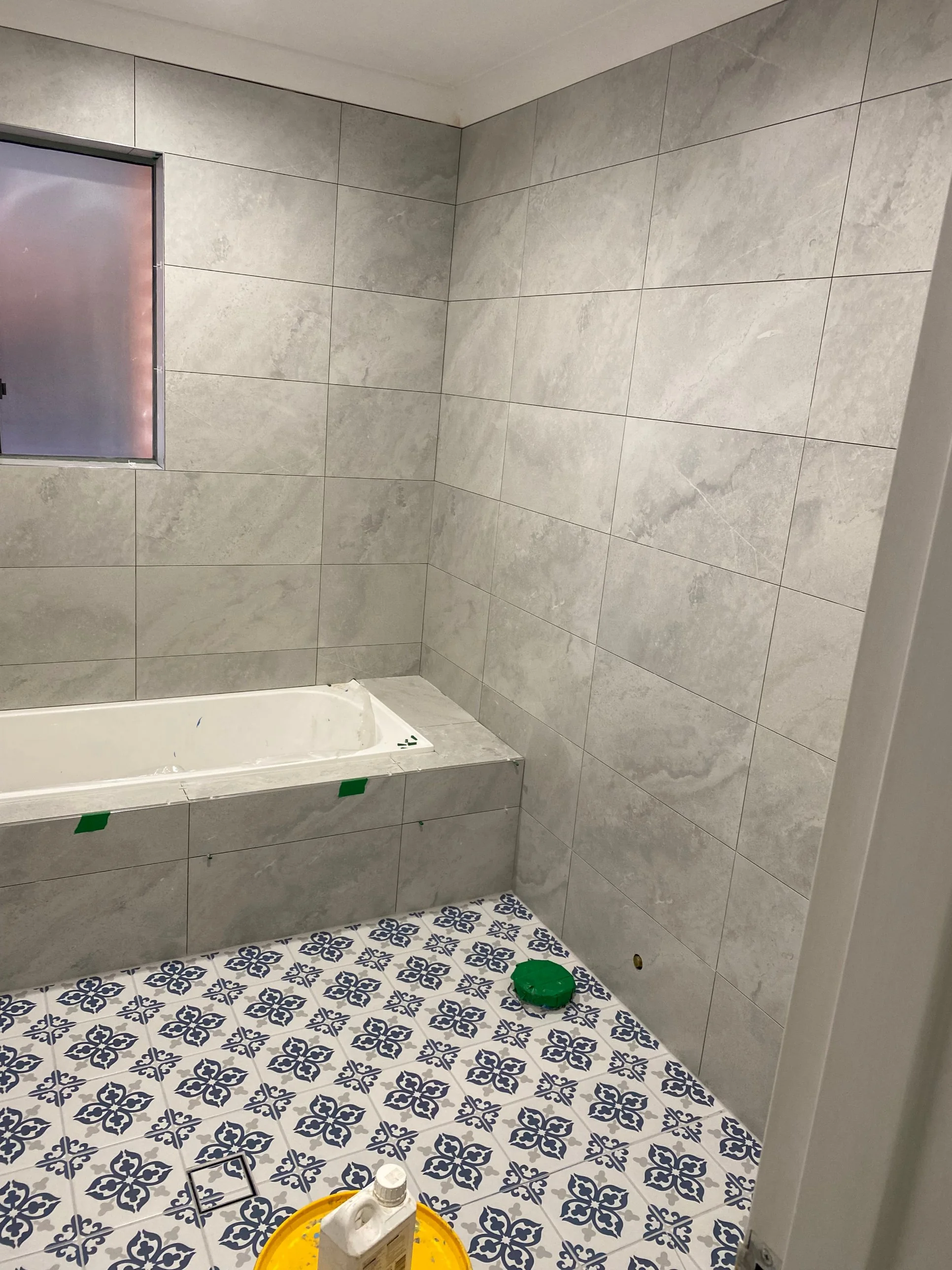 Bathroom tiling patterned floor